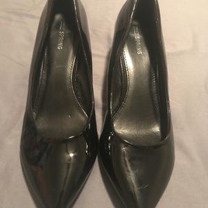 Black pumps